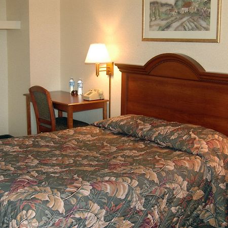 Shore Pointe Motor Lodge Of St Clair Shores Розвилл Экстерьер фото